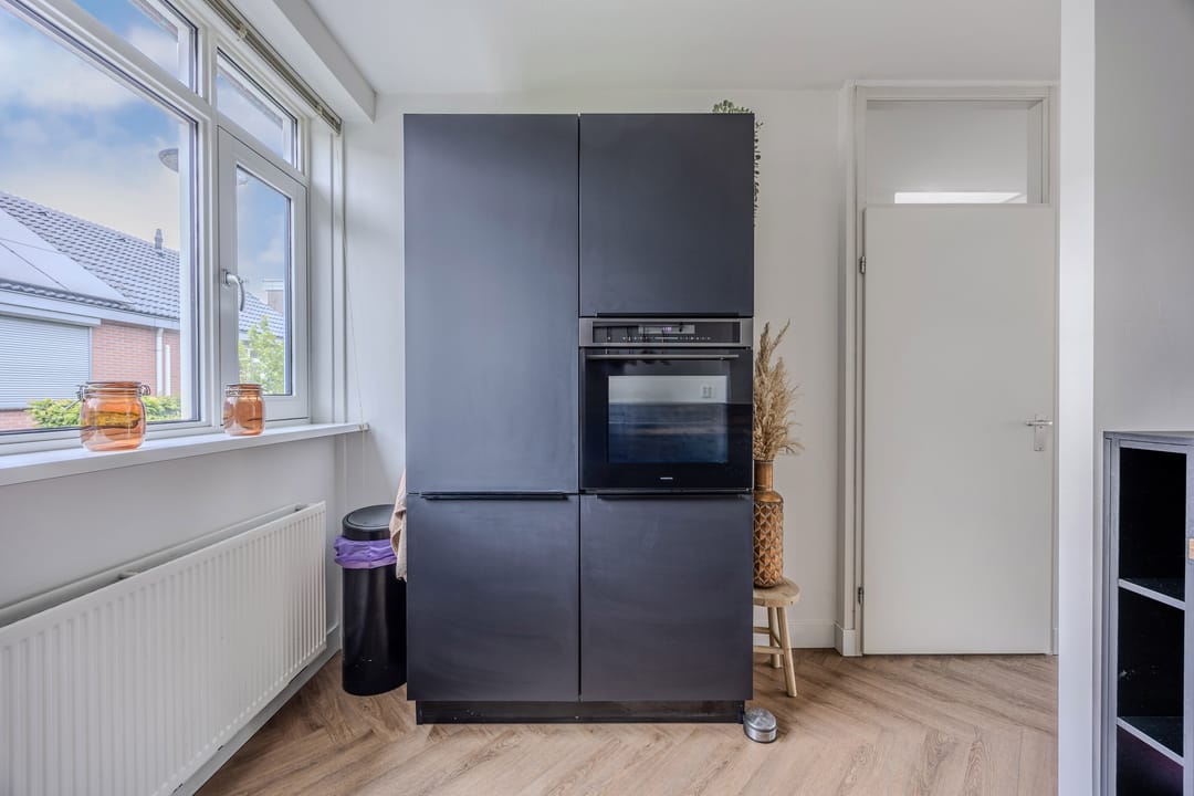 Modern Renovated Terraced House with Solar Panels in Child-Friendly Neighborhood — 26