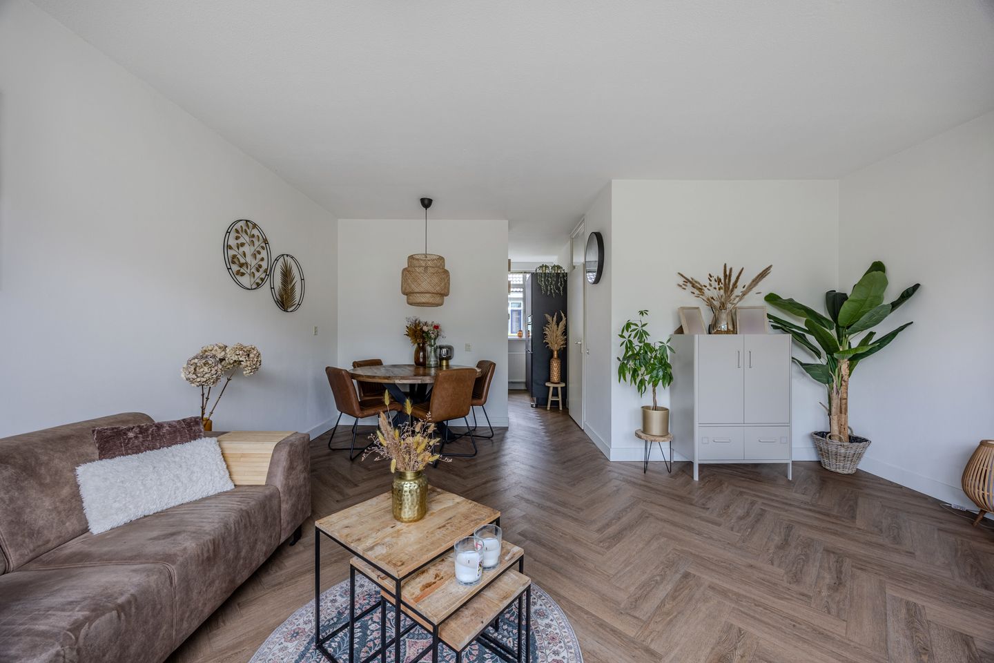 Modern Renovated Terraced House with Solar Panels in Child-Friendly Neighborhood — 19