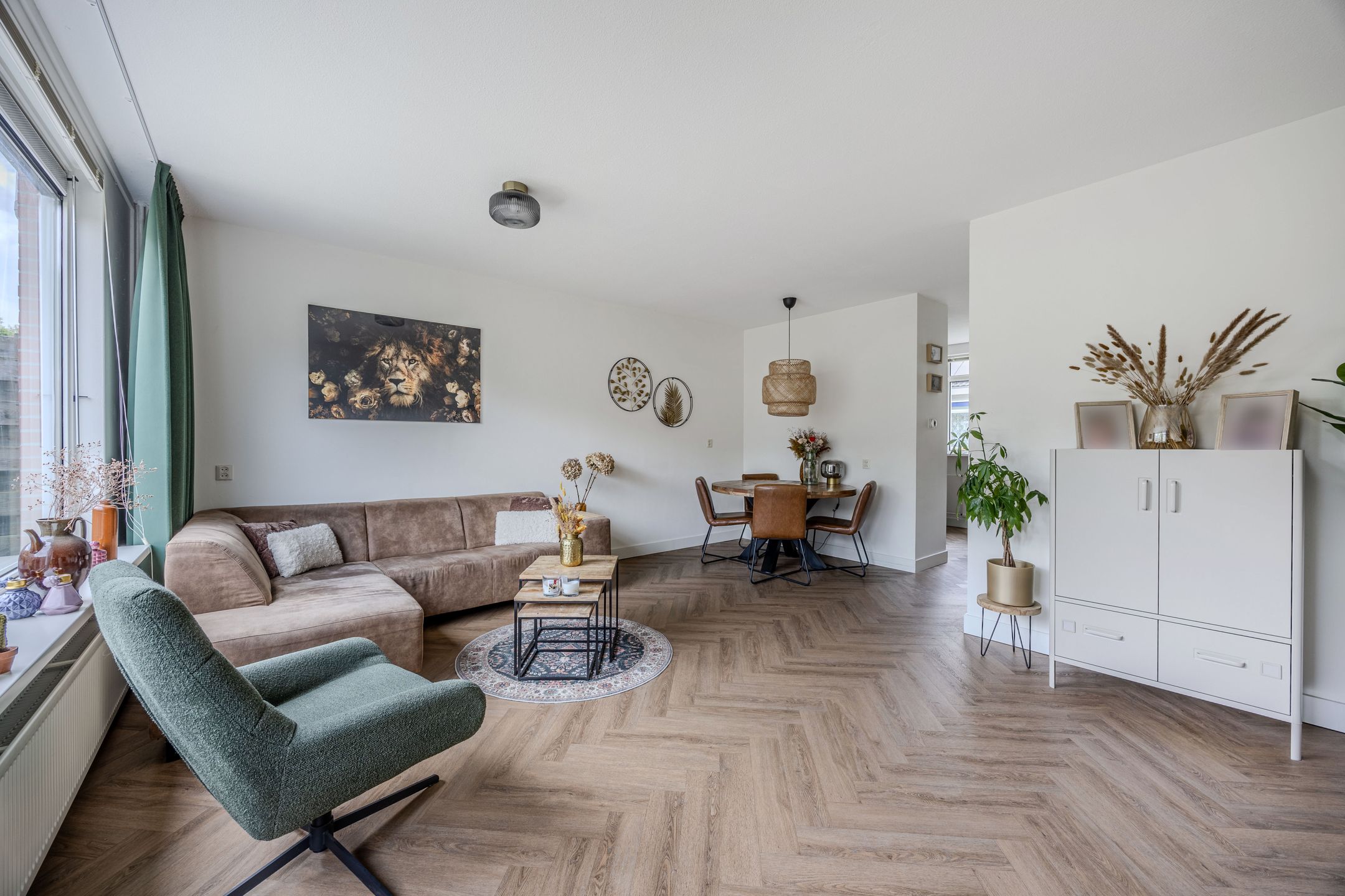 Modern Renovated Terraced House with Solar Panels in Child-Friendly Neighborhood — 18