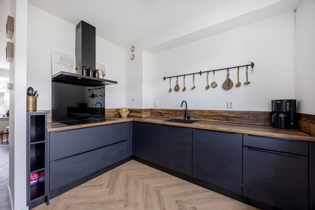 Modern Renovated Terraced House with Solar Panels in Child-Friendly Neighborhood — 28
