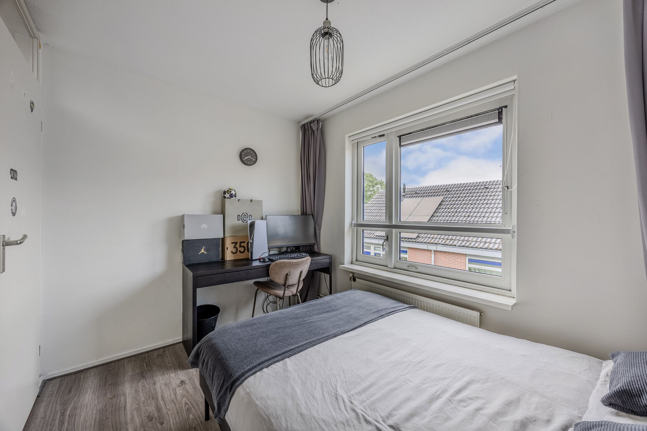 Modern Renovated Terraced House with Solar Panels in Child-Friendly Neighborhood — 33