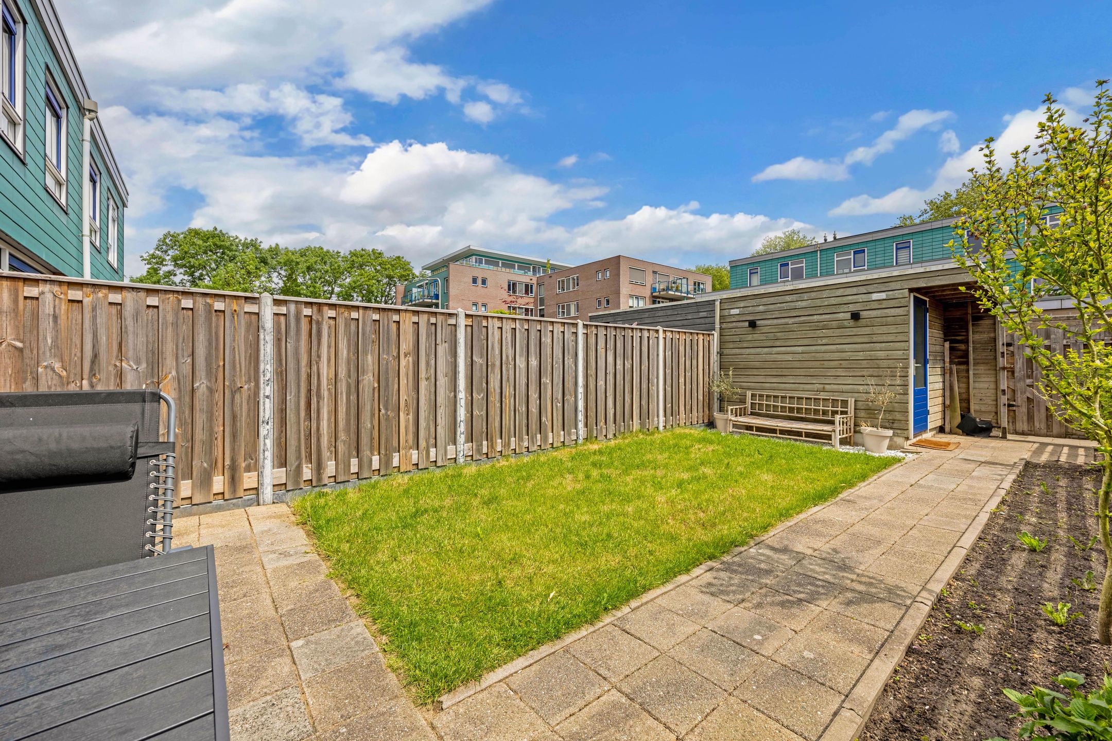 Modern Renovated Terraced House with Solar Panels in Child-Friendly Neighborhood — 42