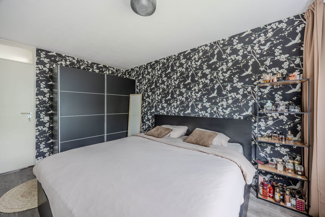 Modern Renovated Terraced House with Solar Panels in Child-Friendly Neighborhood — 31