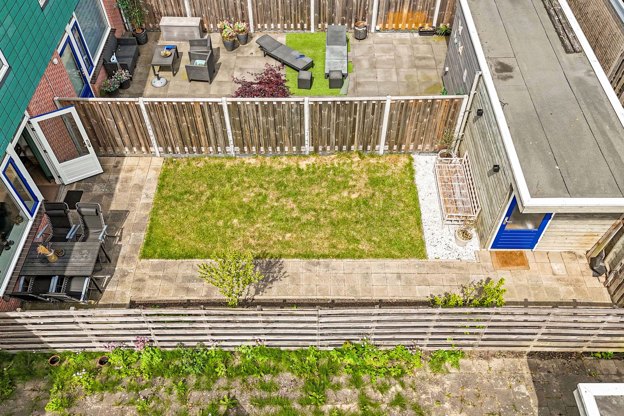 Modern Renovated Terraced House with Solar Panels in Child-Friendly Neighborhood — 45