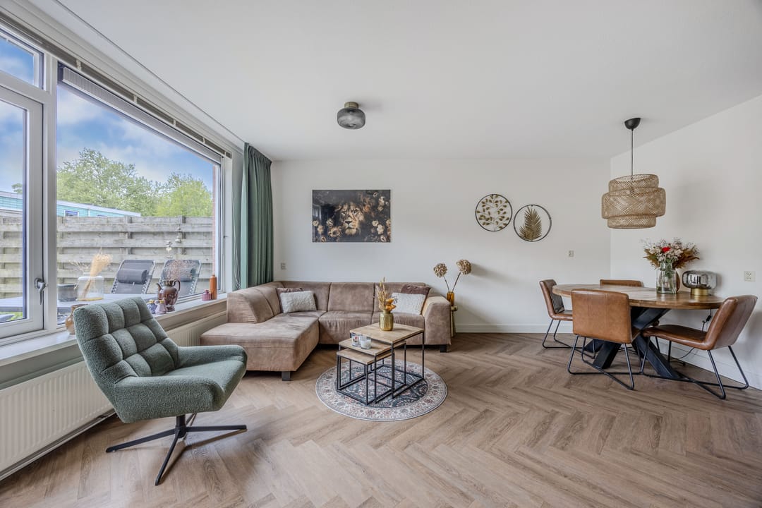 Modern Renovated Terraced House with Solar Panels in Child-Friendly Neighborhood — 17