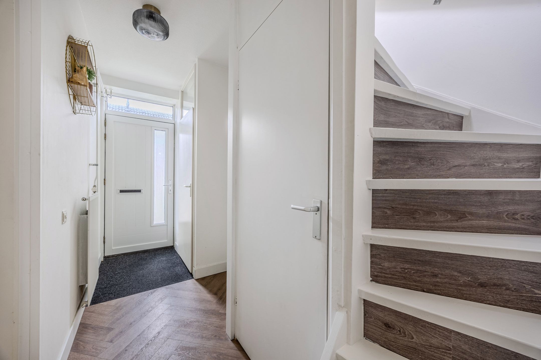 Modern Renovated Terraced House with Solar Panels in Child-Friendly Neighborhood — 15