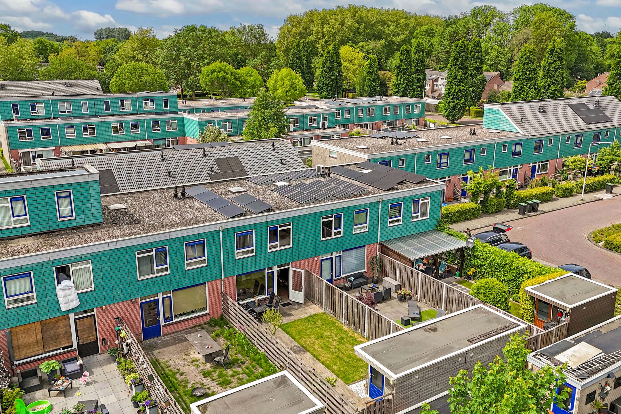Modern Renovated Terraced House with Solar Panels in Child-Friendly Neighborhood — 48