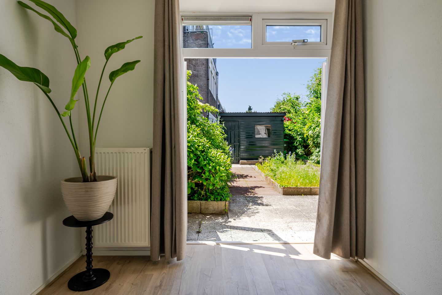 Elegant Ground Floor Residence with Water Views and South West Garden — 14