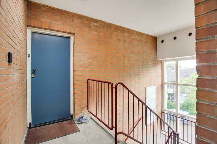 Photo 5 of Peter van Anrooystraat 47