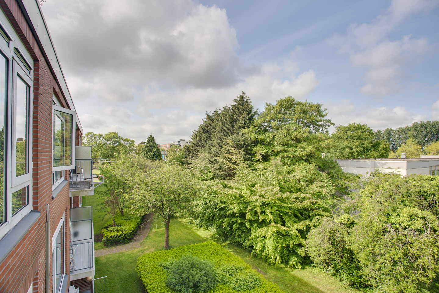 Renovated Top-Floor Apartment with Sunny West-Facing Balcony and Energy Label A in Leiden — 25