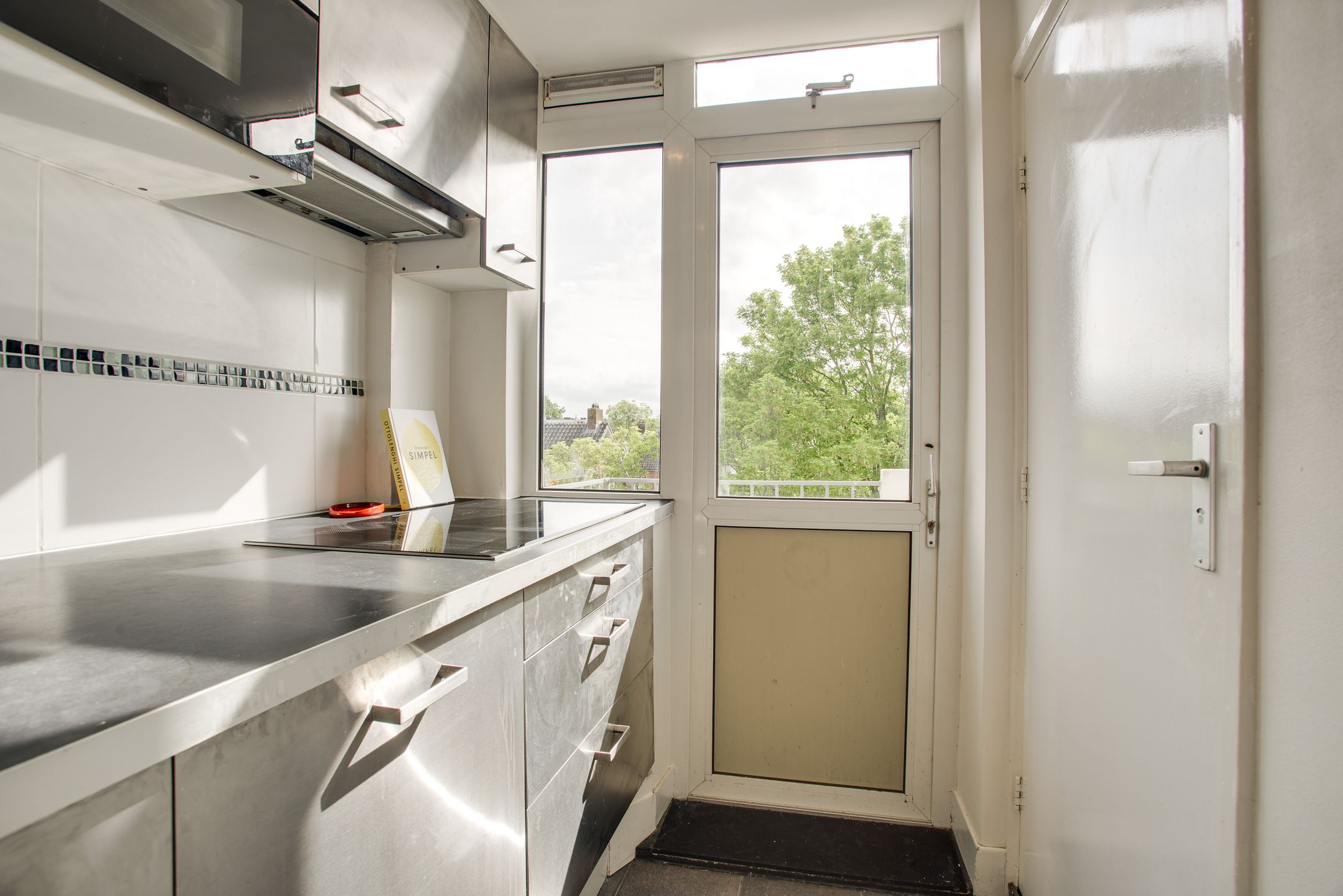 Renovated Top-Floor Apartment with Sunny West-Facing Balcony and Energy Label A in Leiden — 12