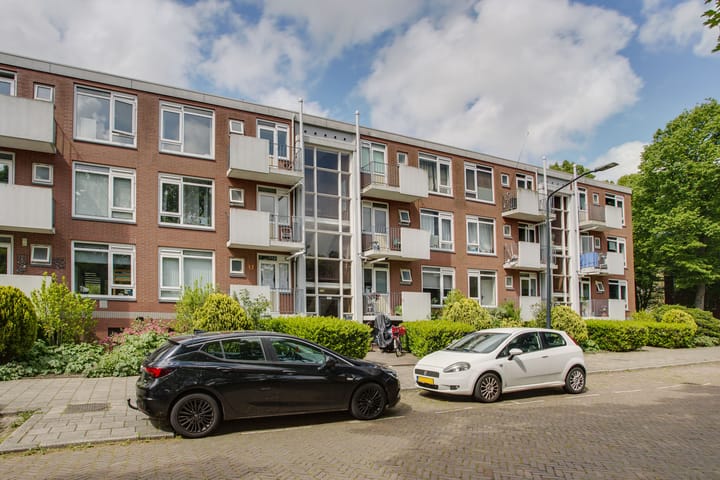 Photo 2 of Peter van Anrooystraat 47