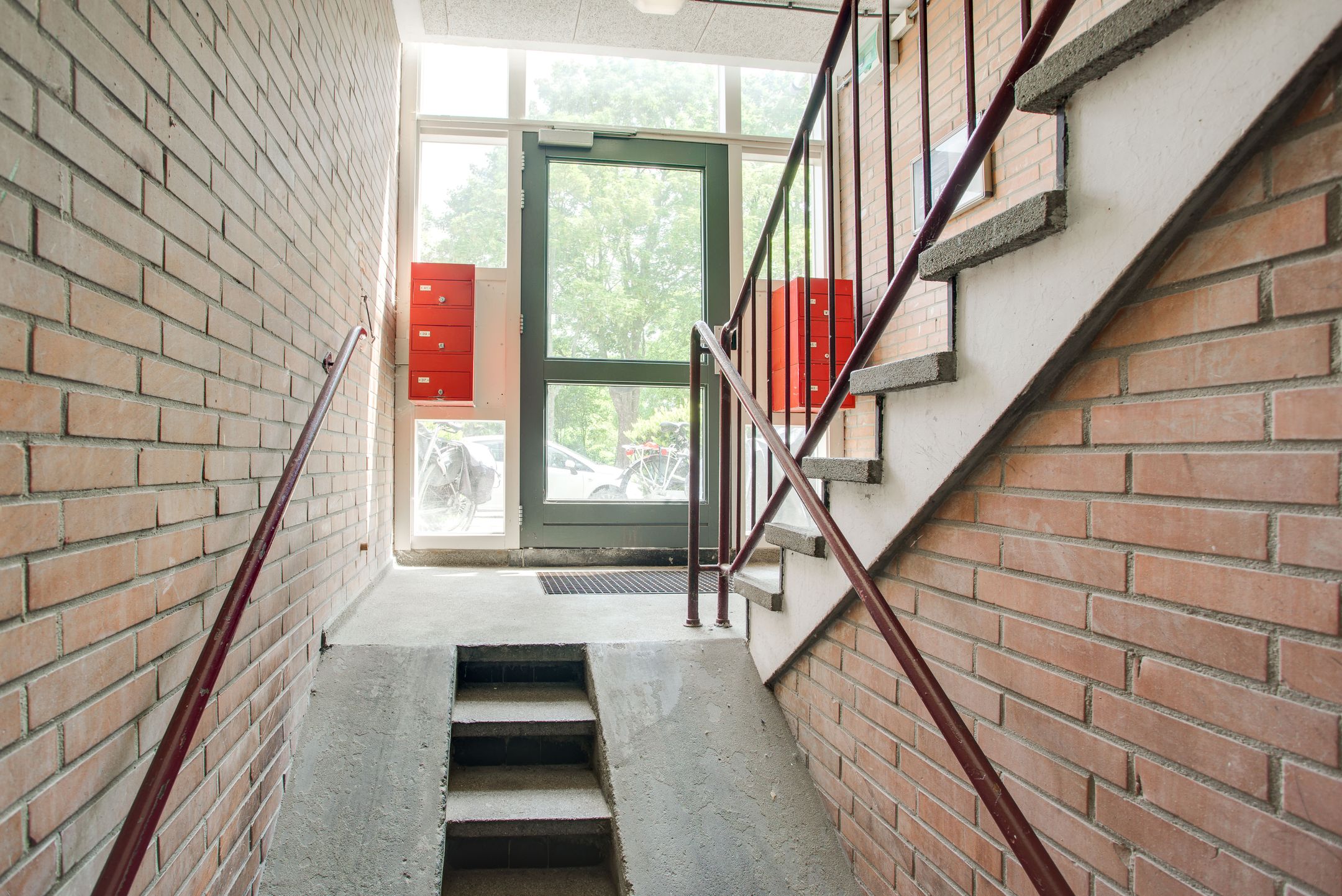 Renovated Top-Floor Apartment with Sunny West-Facing Balcony and Energy Label A in Leiden — 33