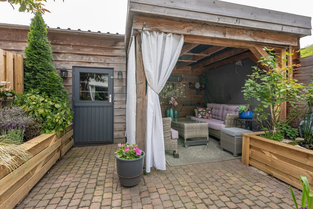 Spacious end house with practice room near Merwedekanaal — 52