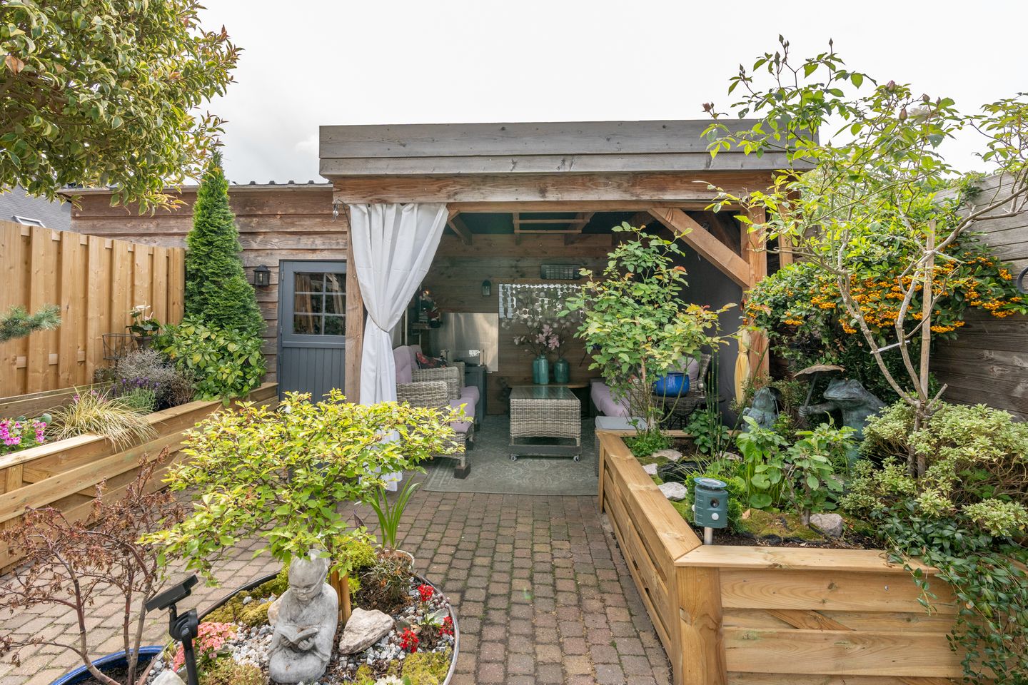 Spacious end house with practice room near Merwedekanaal — 50