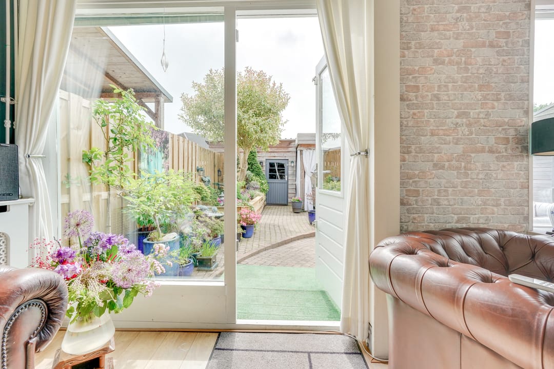Spacious end house with practice room near Merwedekanaal — 47