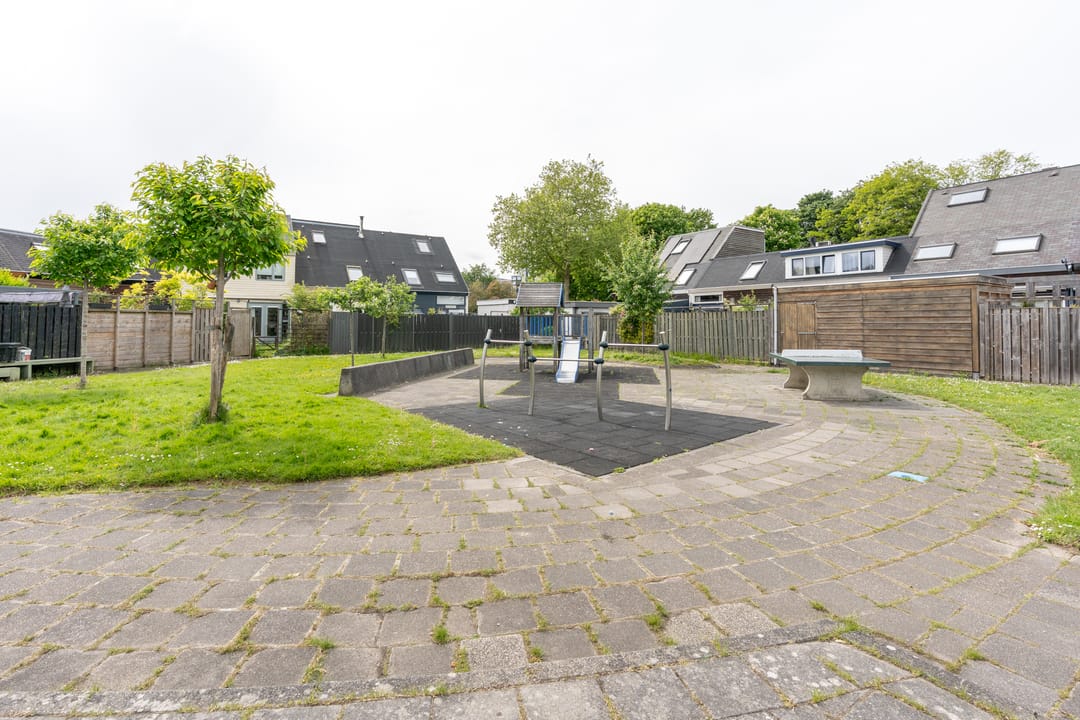 Spacious end house with practice room near Merwedekanaal — 58