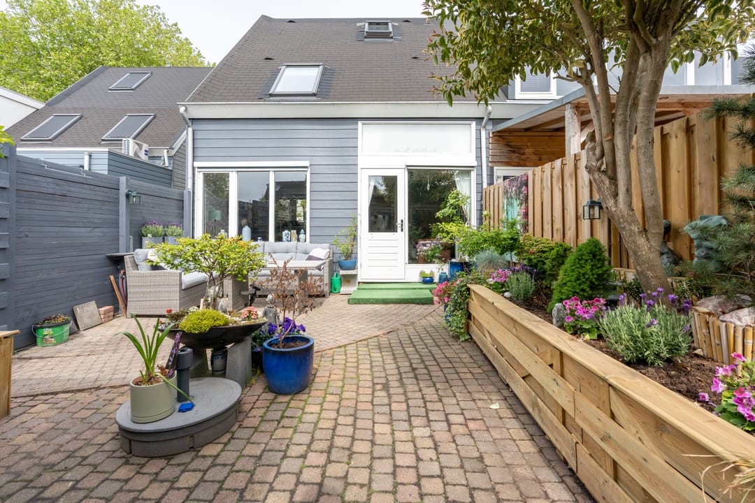 Spacious end house with practice room near Merwedekanaal — 53
