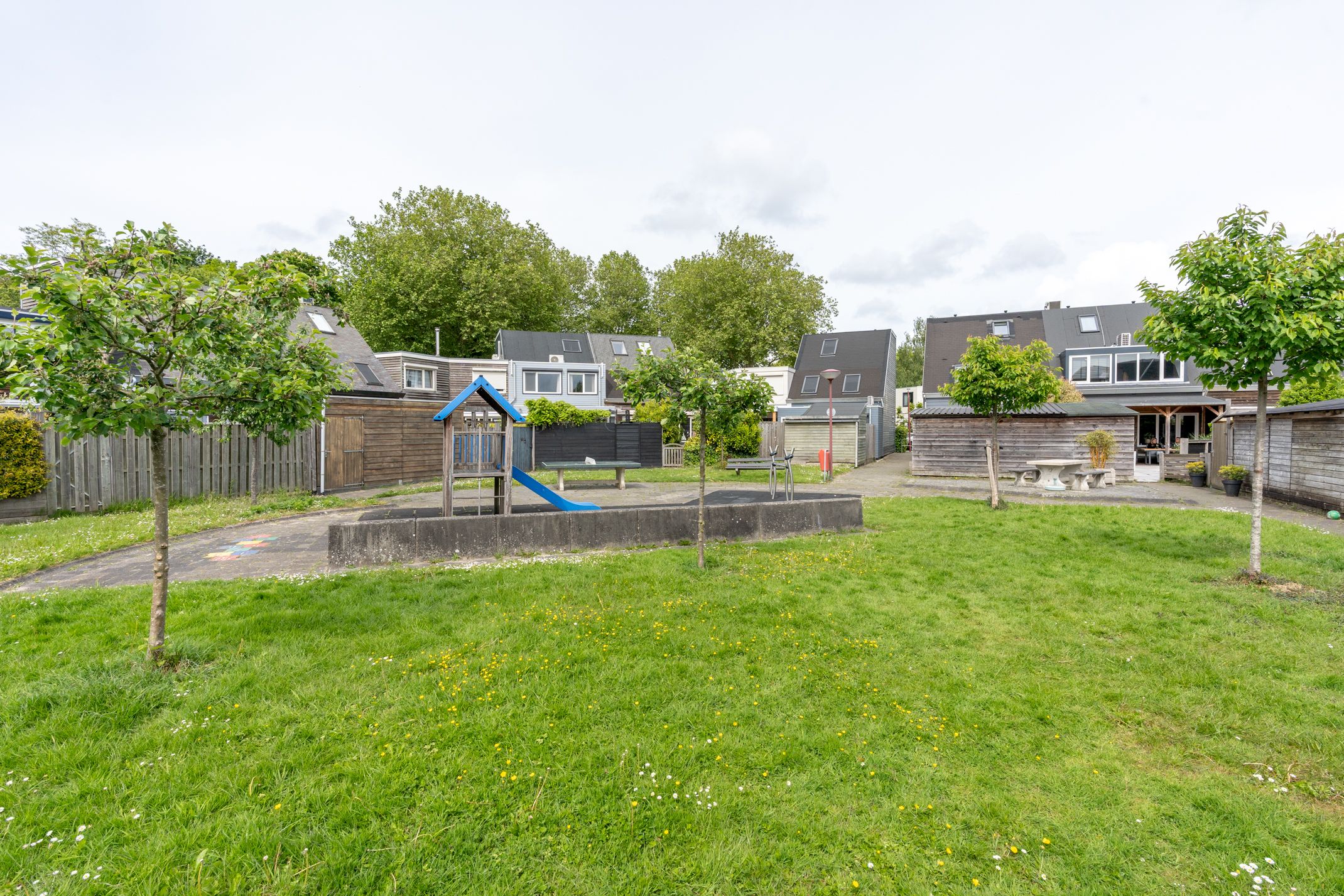 Spacious end house with practice room near Merwedekanaal — 60