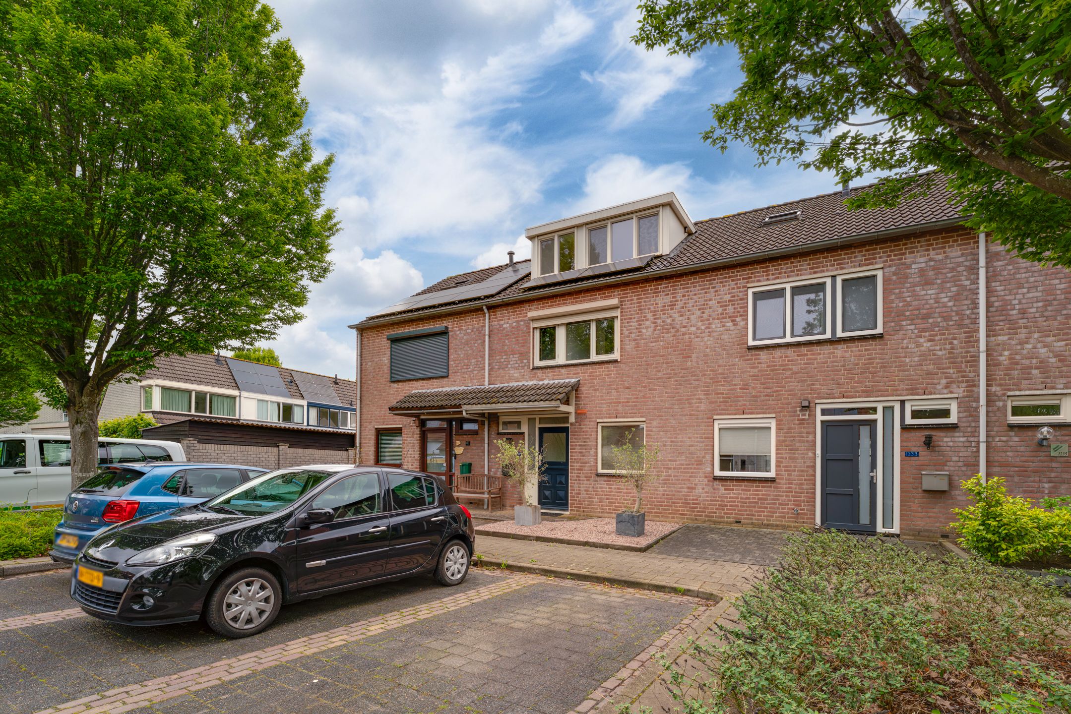 Well-Maintained Extended Terraced Home in Quiet Family-Friendly Wijchen Neighborhood — 30