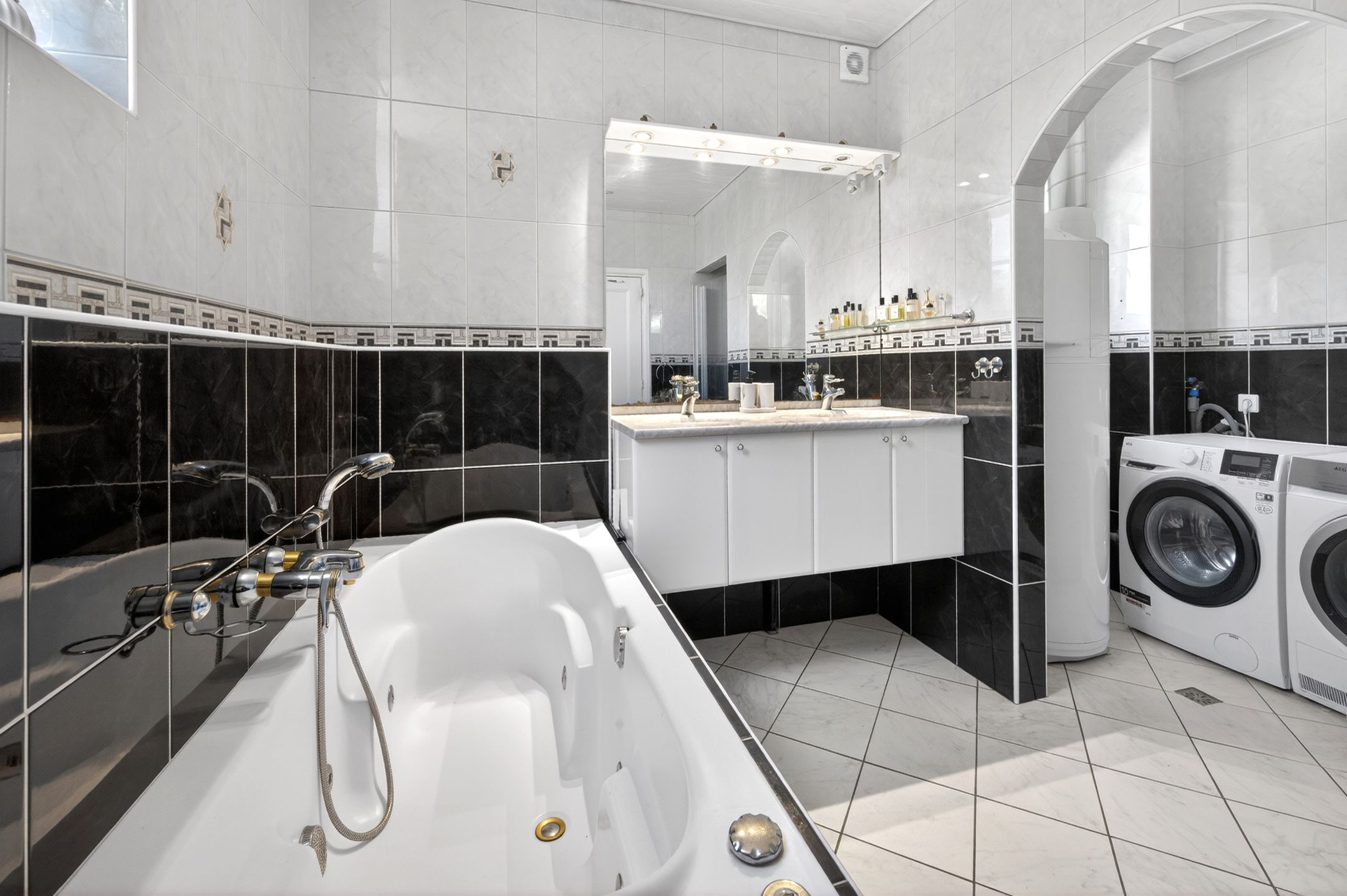 Renovated Detached Villa with Commercial Space Near Veluwezoom National Park — 21