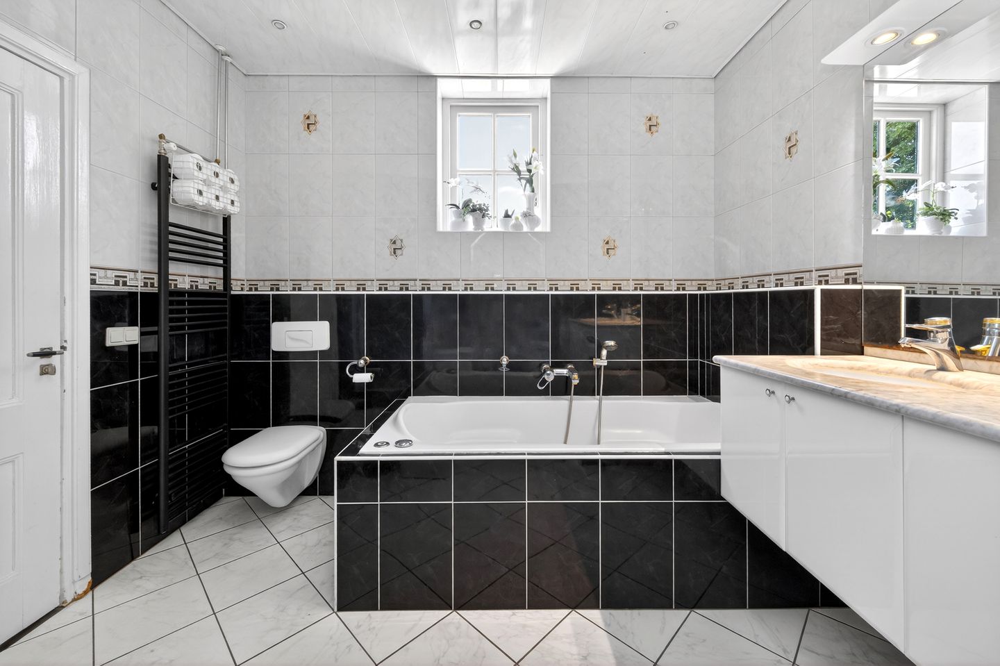 Renovated Detached Villa with Commercial Space Near Veluwezoom National Park — 19