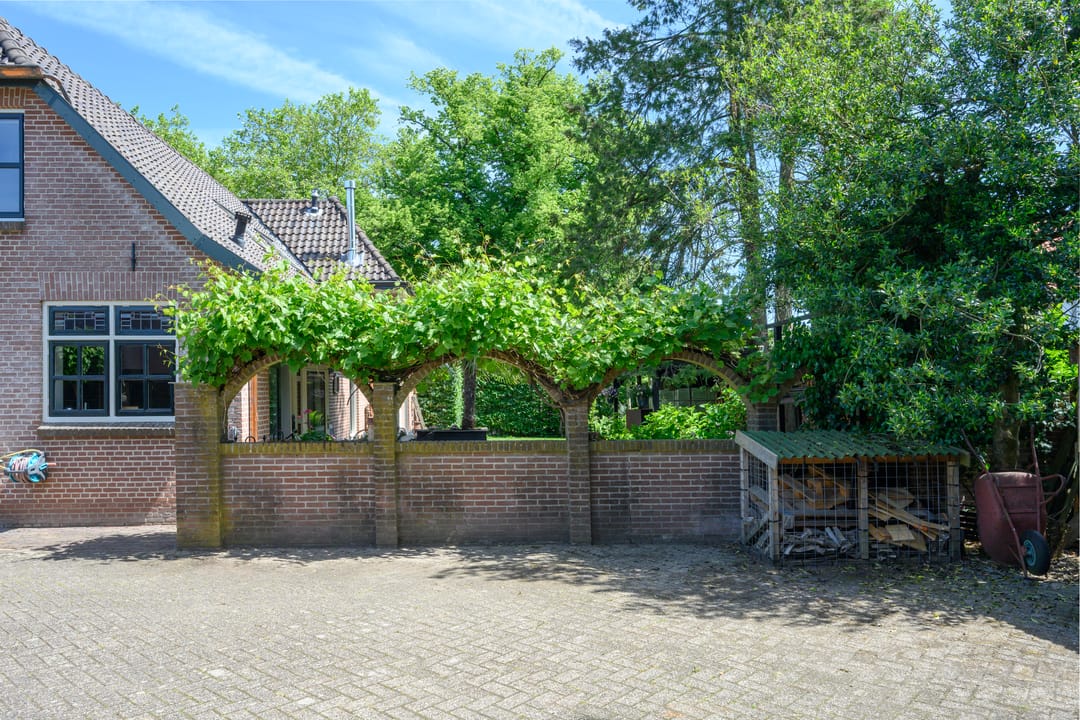 Renovated Detached Villa with Commercial Space Near Veluwezoom National Park — 37