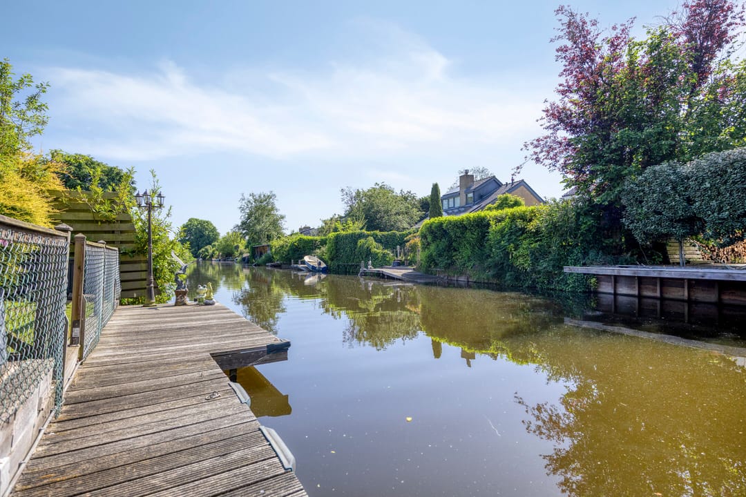Spacious semi-detached family home with 5 bedrooms, garage, and sunny west-facing waterfront garden — 23