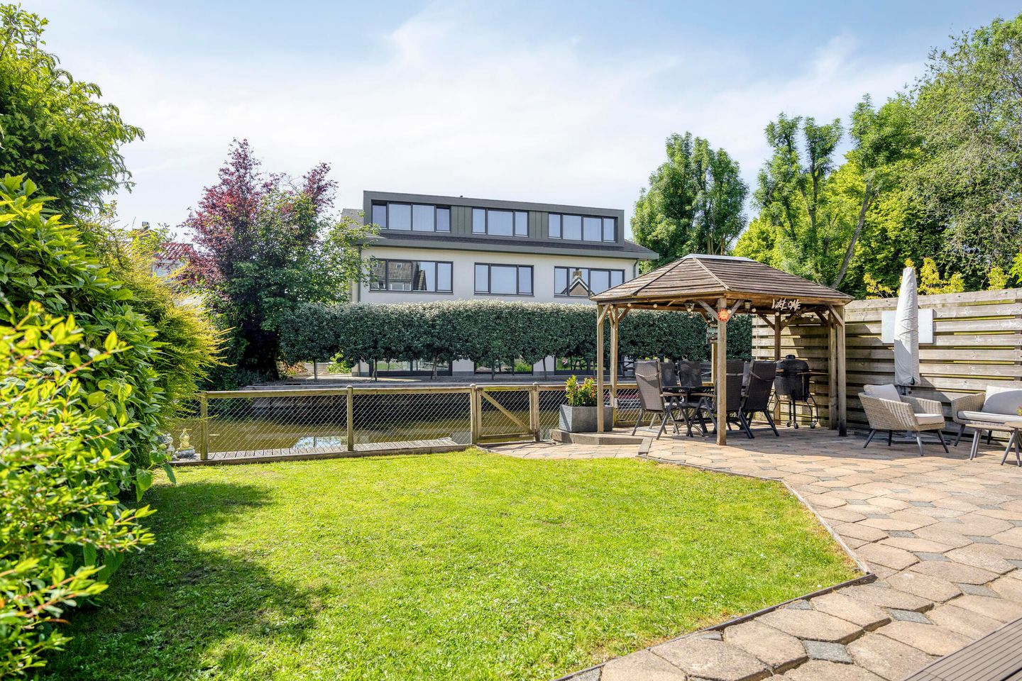 Spacious semi-detached family home with 5 bedrooms, garage, and sunny west-facing waterfront garden — 19