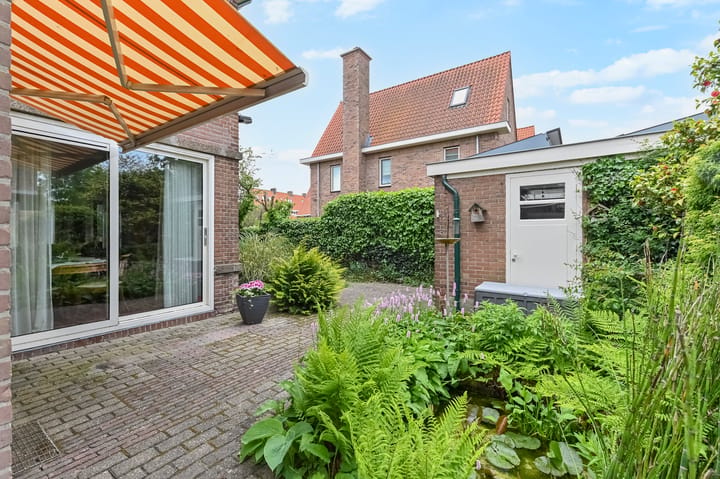 Twee-onder-één-kap te koop: Sijzenlaan 35, 'S-Gravenhage
