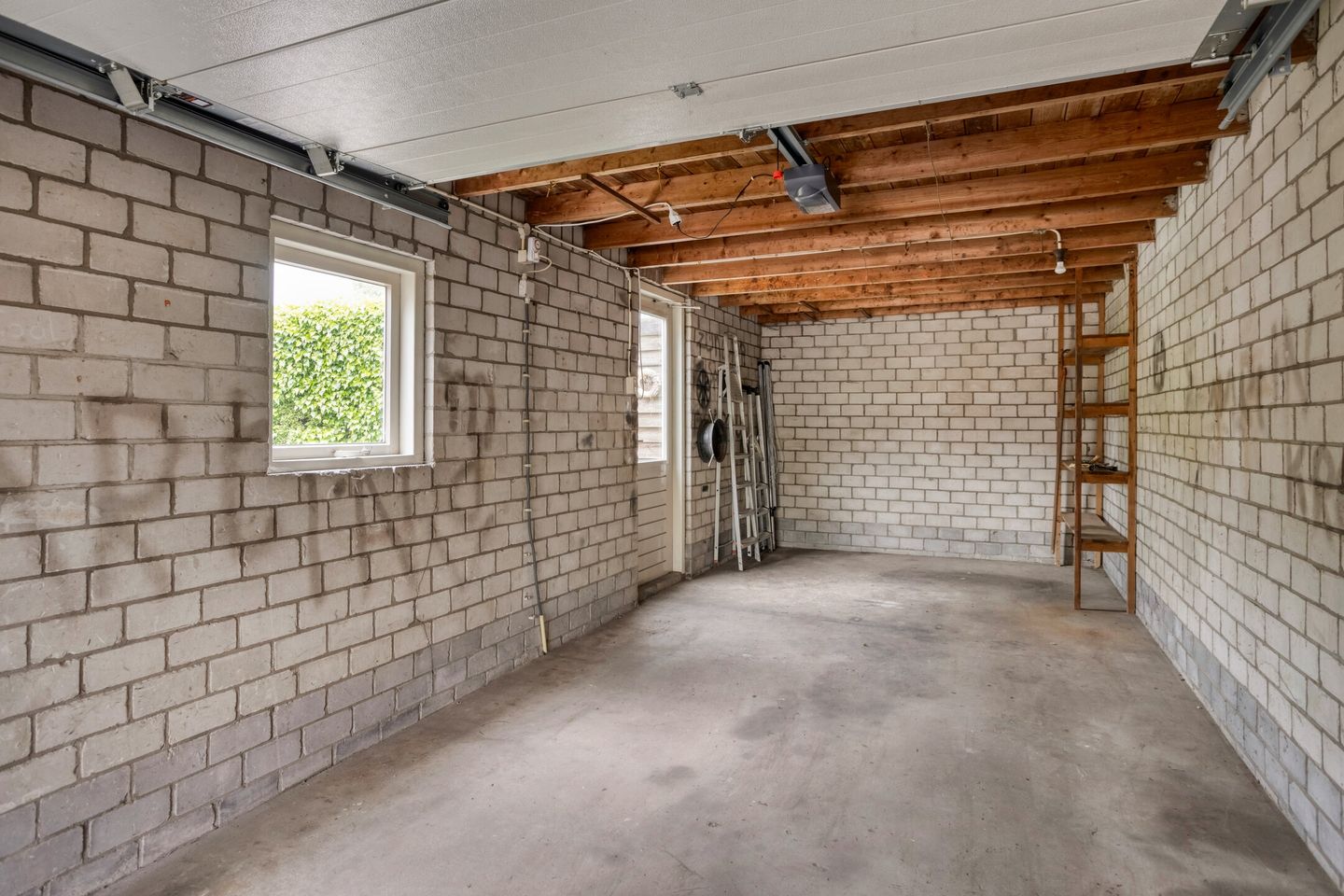 Spacious Detached Home with Garage and Renovation Potential in Quiet Werkendam Location — 14