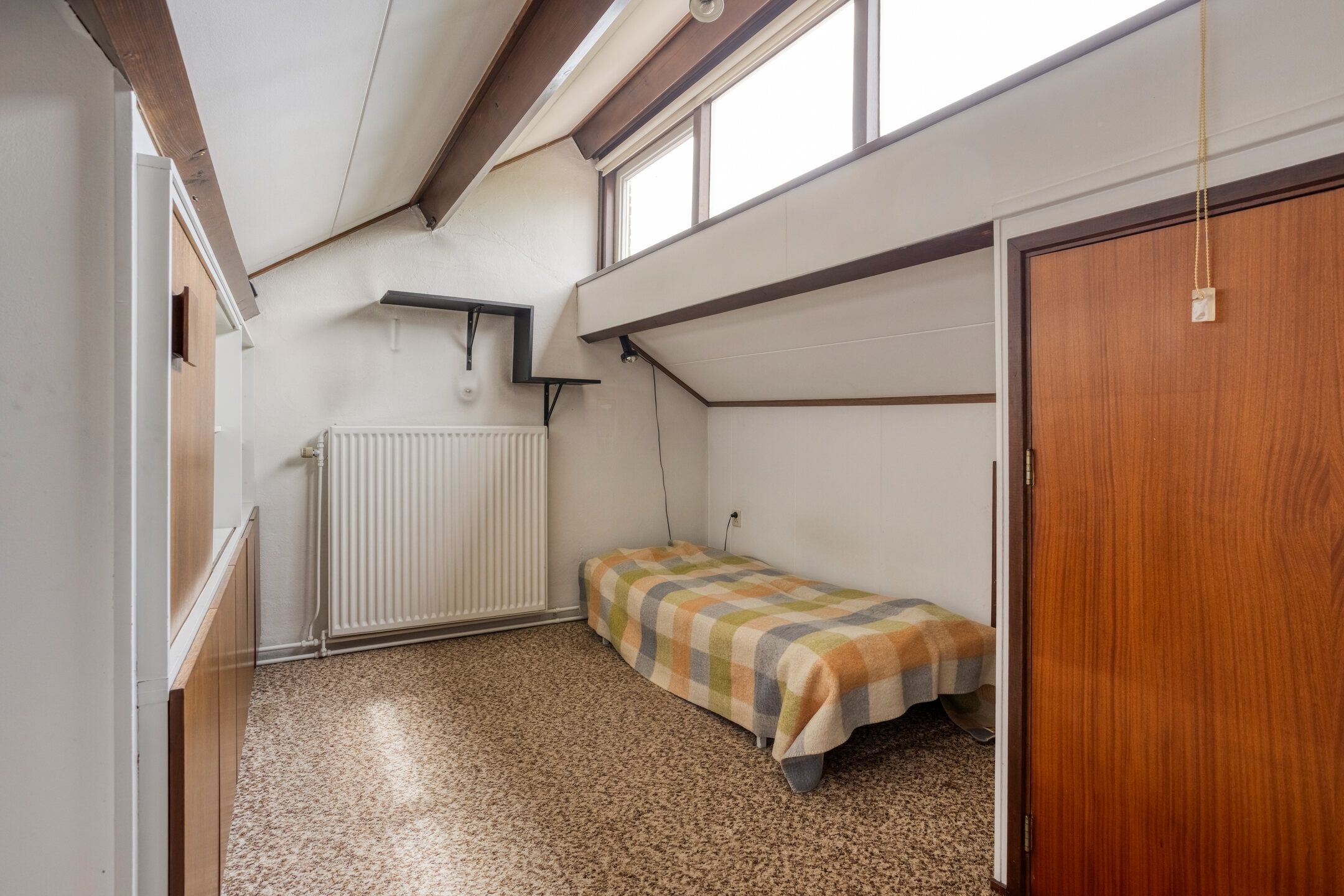 Spacious Detached Home with Garage and Renovation Potential in Quiet Werkendam Location — 18