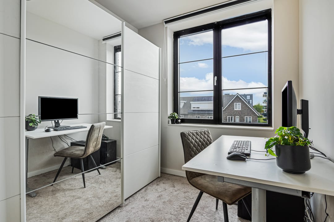 Modern 5-Bedroom Terraced Home with Roof Terrace in Almere Noorderplassen — 46
