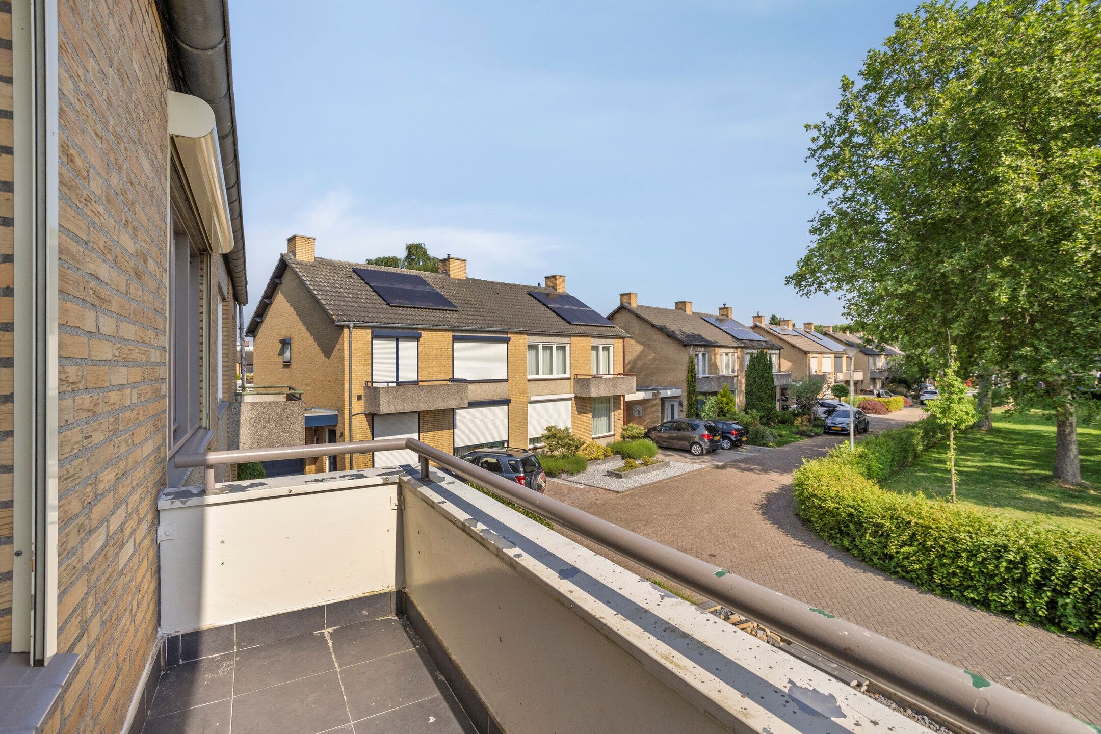 Spacious Corner Home with Detached Garage and Sunny South-Facing Garden — 30