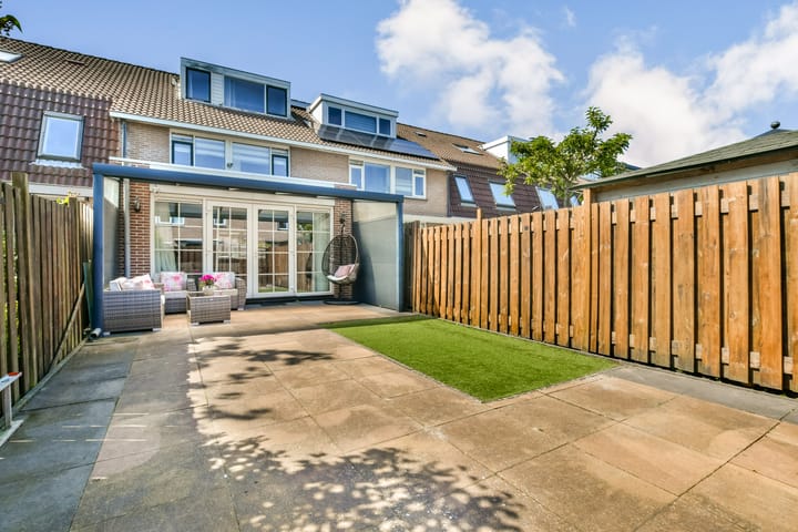 Tussenwoning te koop: Marjoleinstraat 10, Almere