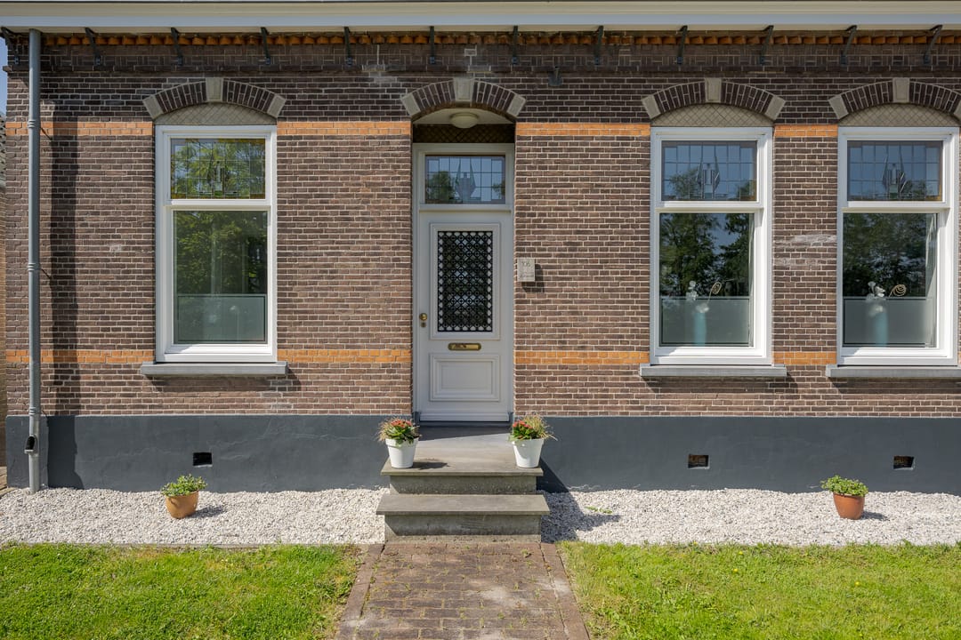 Completely Renovated Character Detached Home with Double Garage Near Amsterdam — 11