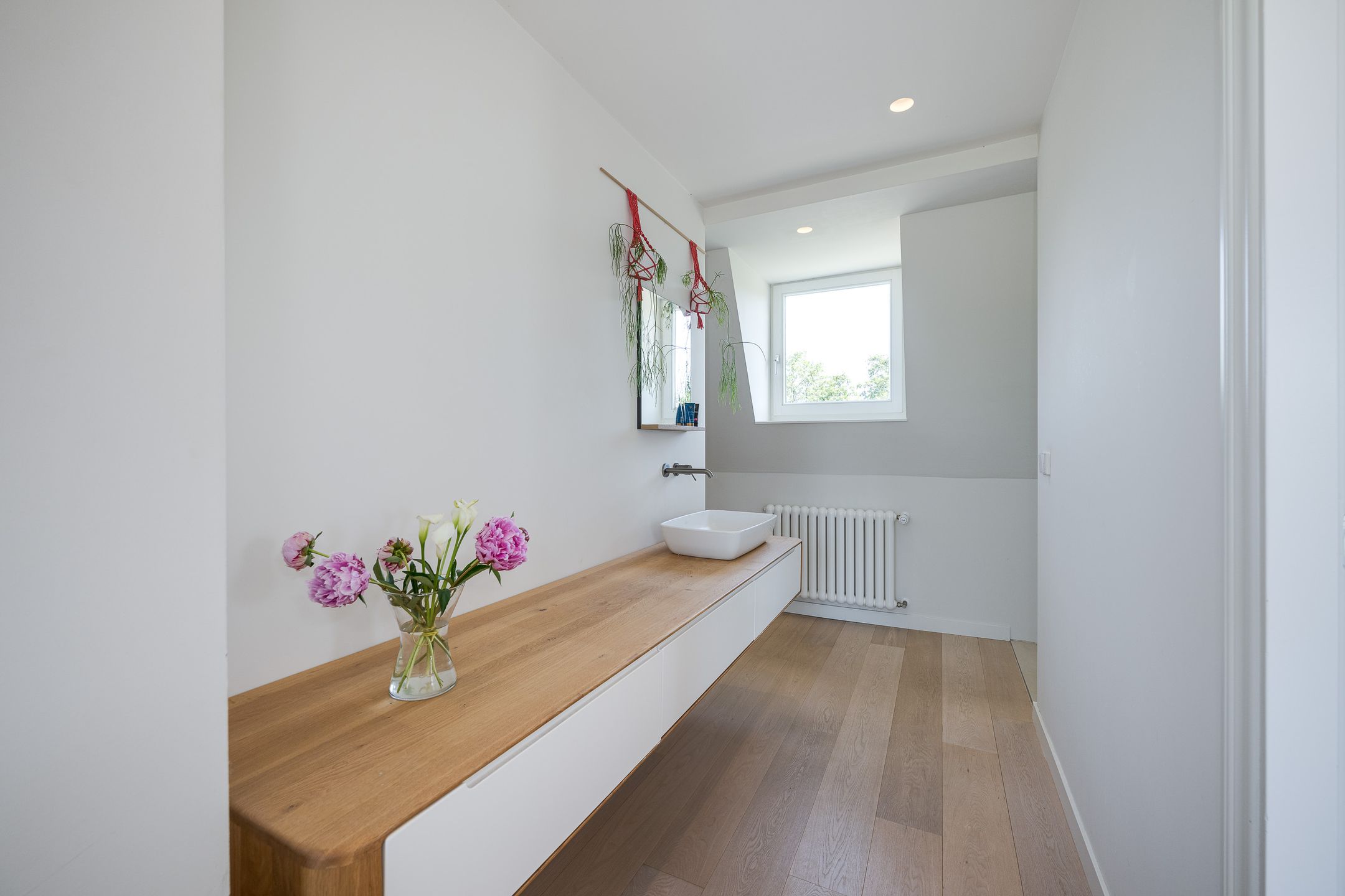 Completely Renovated Character Detached Home with Double Garage Near Amsterdam — 39