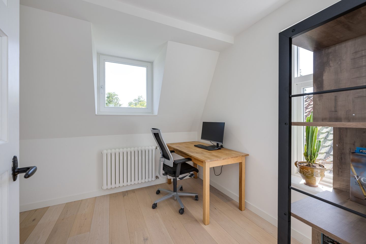 Completely Renovated Character Detached Home with Double Garage Near Amsterdam — 34