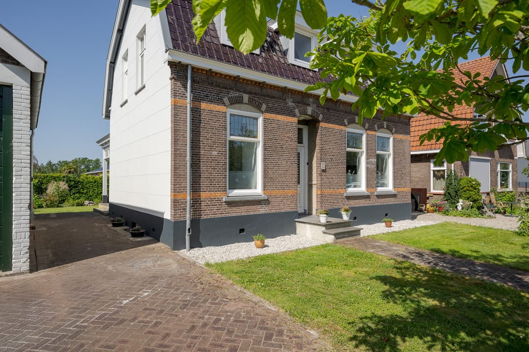 Completely Renovated Character Detached Home with Double Garage Near Amsterdam — 8