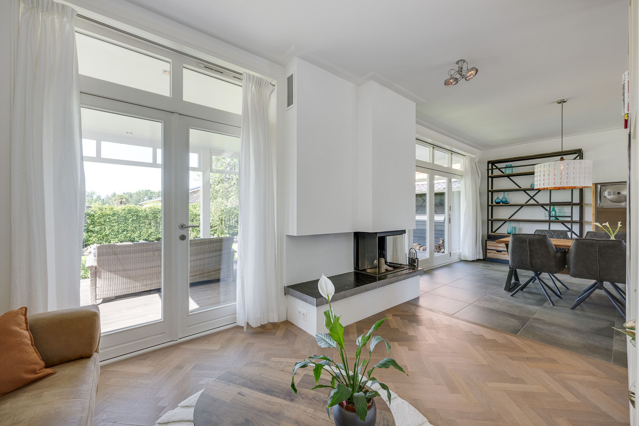 Completely Renovated Character Detached Home with Double Garage Near Amsterdam — 18