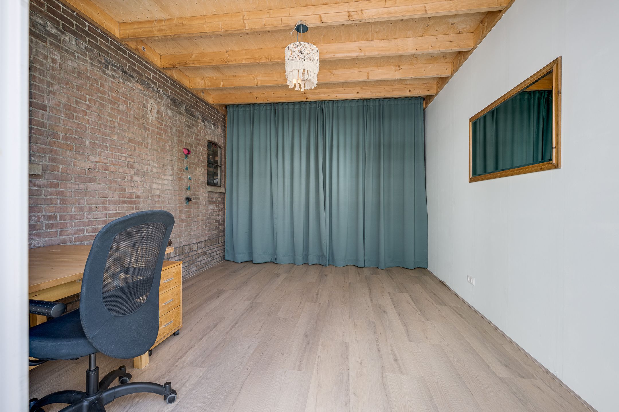 Completely Renovated Character Detached Home with Double Garage Near Amsterdam — 42