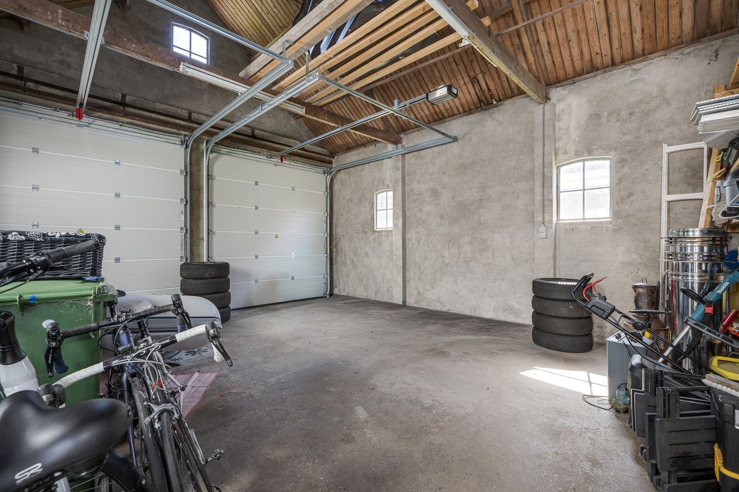 Completely Renovated Character Detached Home with Double Garage Near Amsterdam — 44