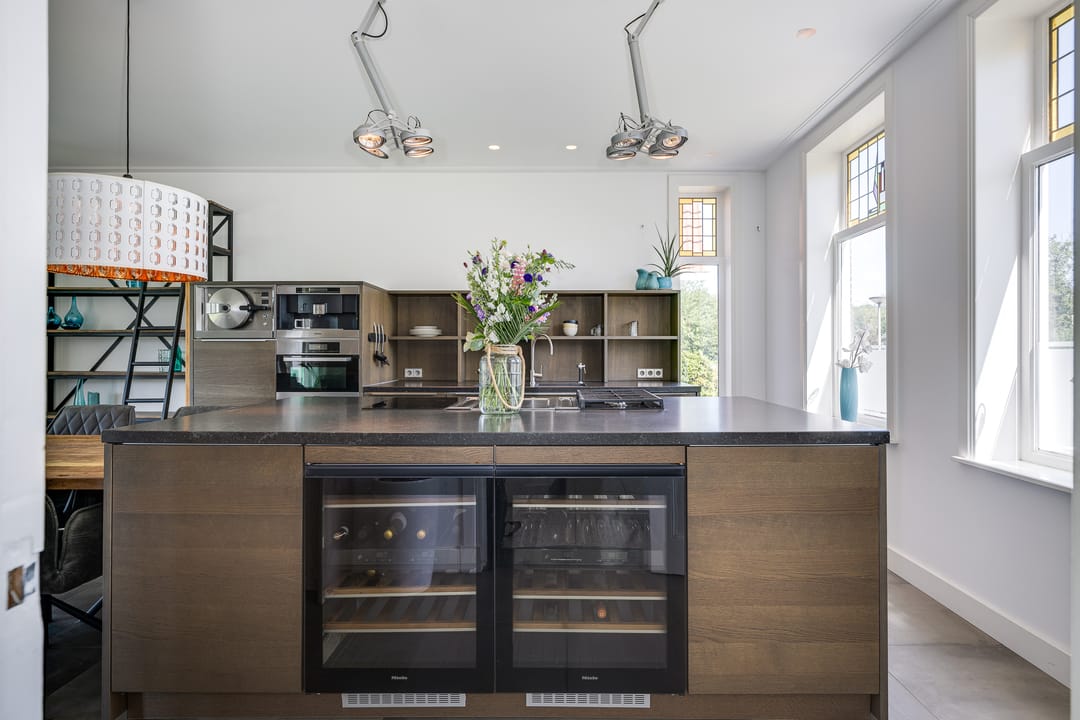 Completely Renovated Character Detached Home with Double Garage Near Amsterdam — 31