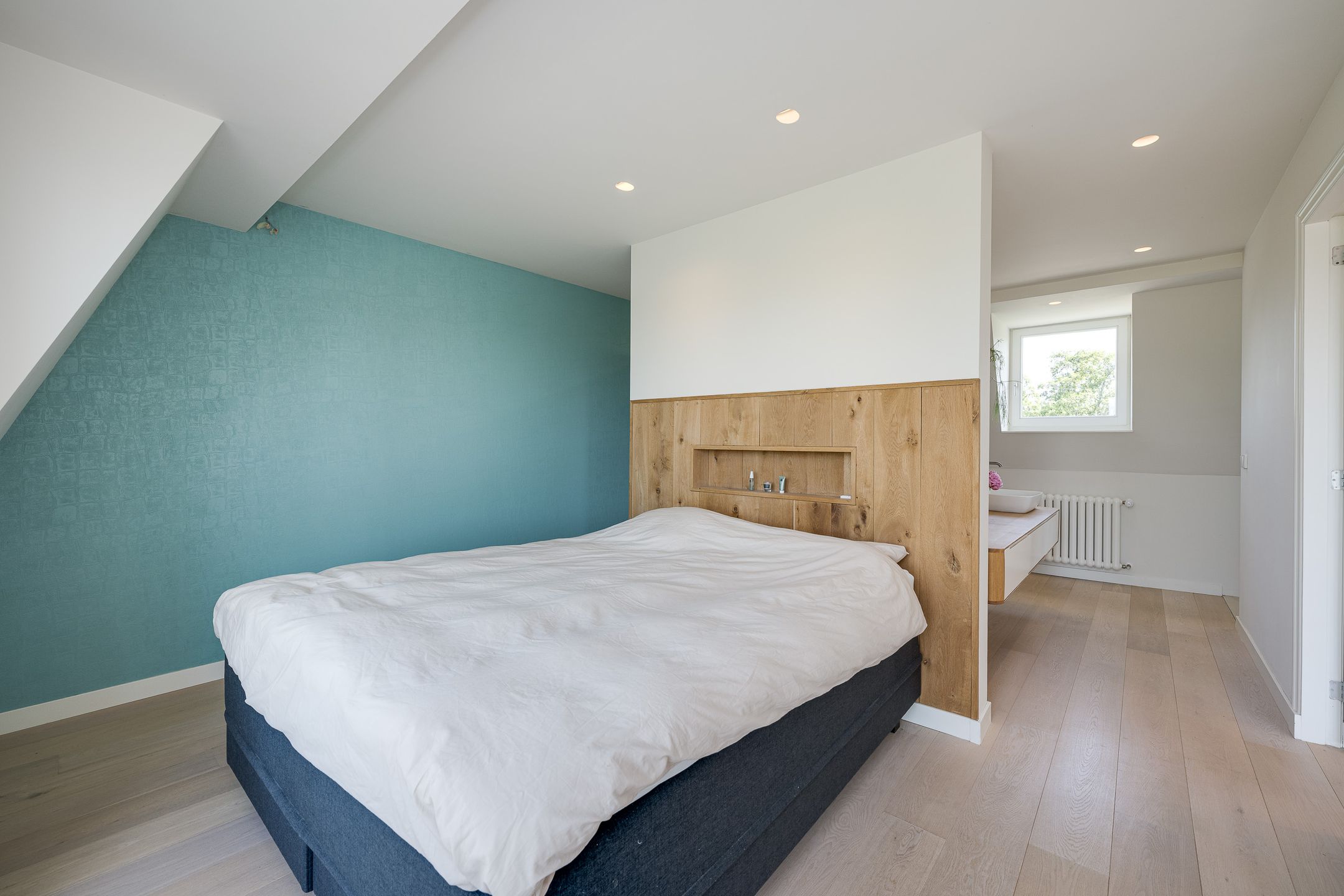 Completely Renovated Character Detached Home with Double Garage Near Amsterdam — 36