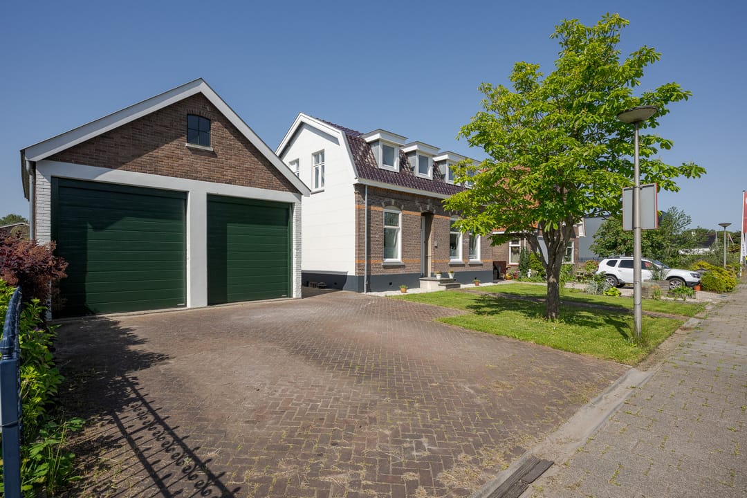 Completely Renovated Character Detached Home with Double Garage Near Amsterdam — 7