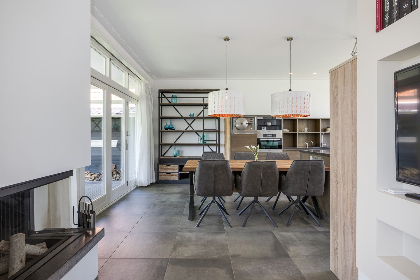 Completely Renovated Character Detached Home with Double Garage Near Amsterdam — 20