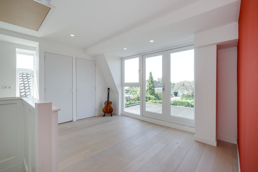 Completely Renovated Character Detached Home with Double Garage Near Amsterdam — 32