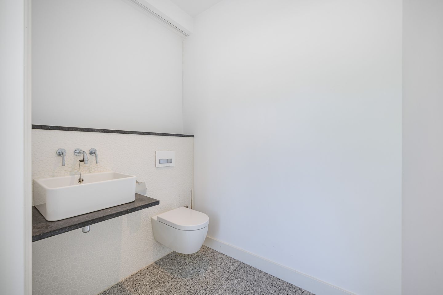 Completely Renovated Character Detached Home with Double Garage Near Amsterdam — 14