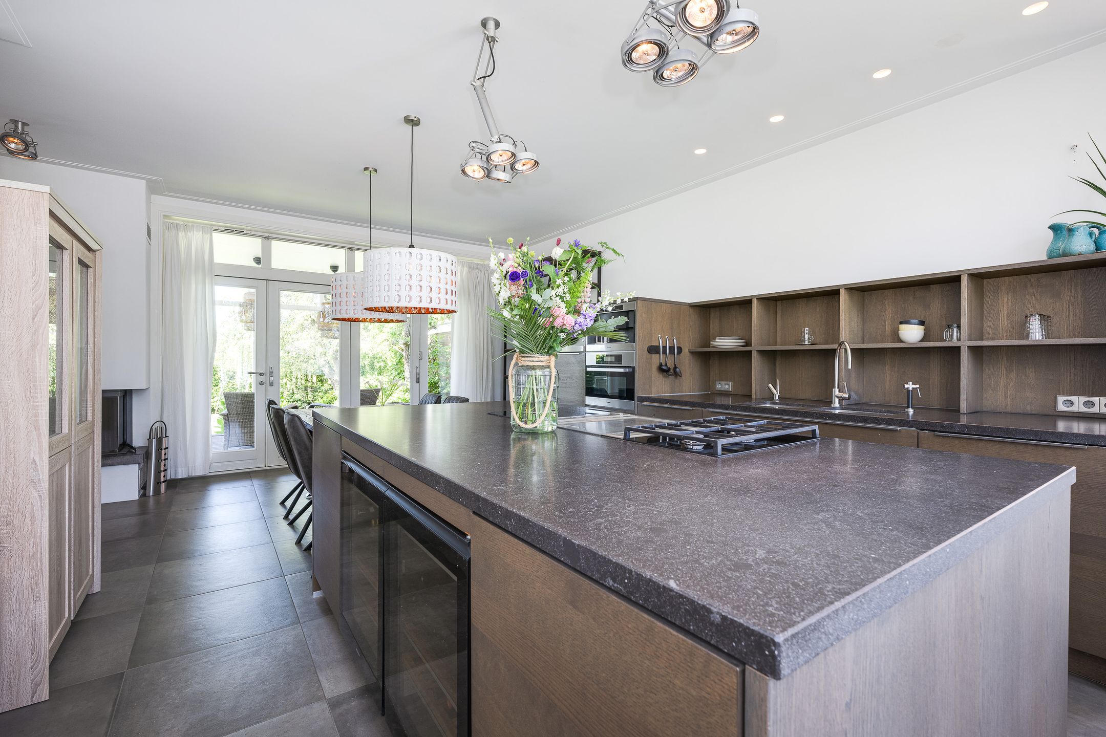 Completely Renovated Character Detached Home with Double Garage Near Amsterdam — 24