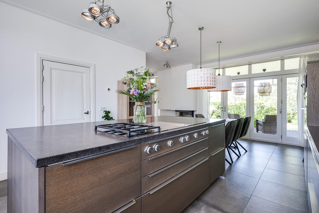 Completely Renovated Character Detached Home with Double Garage Near Amsterdam — 26